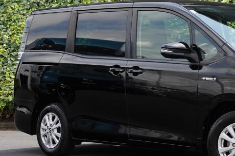 2017 Toyota Voxy Hybrid / Noah X - Thumbnail