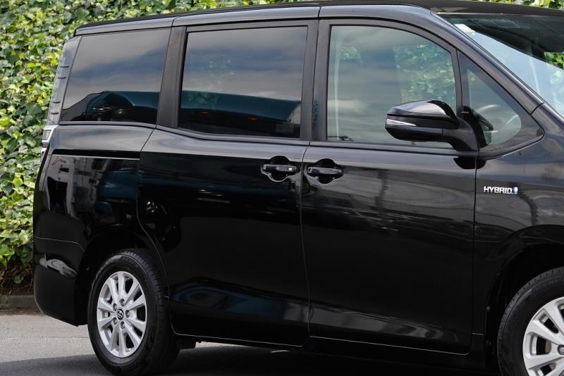 2017 Toyota Voxy Hybrid / Noah X