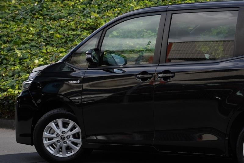 2017 Toyota Voxy Hybrid / Noah X