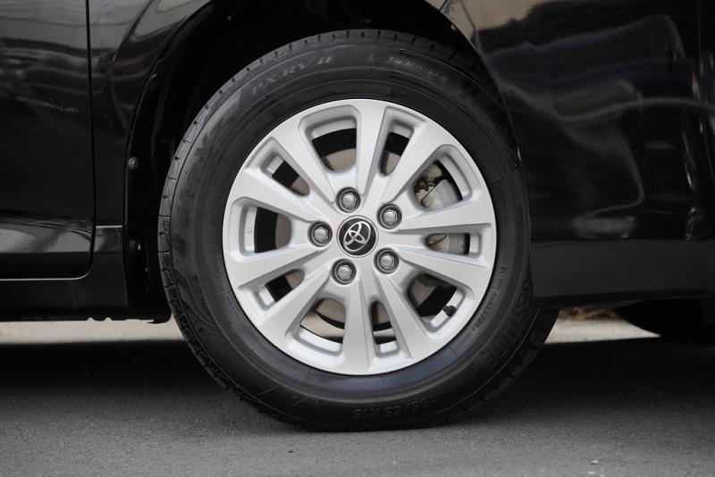 2017 Toyota Voxy Hybrid / Noah X