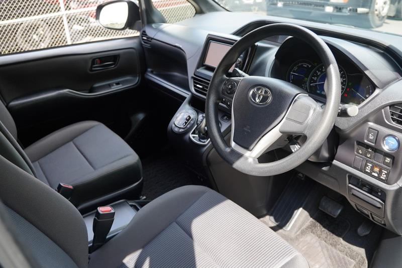 2017 Toyota Voxy Hybrid / Noah X