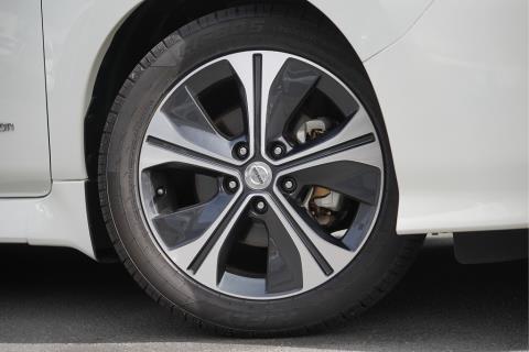 2018 Nissan Leaf 40X 84% SOH - Thumbnail