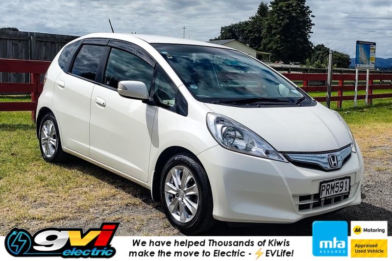 2010 Honda Fit S Hybrid / Jazz RS