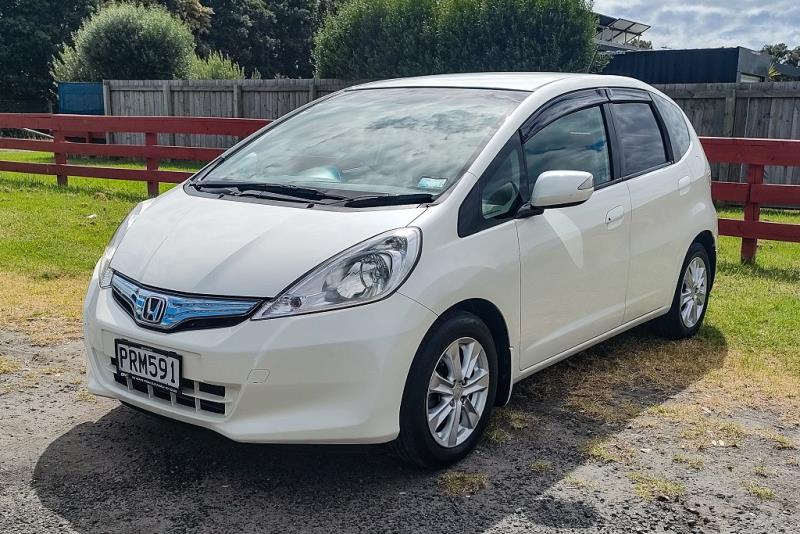 2010 Honda Fit S Hybrid / Jazz RS