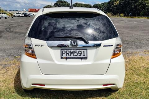 2010 Honda Fit S Hybrid / Jazz RS - Thumbnail