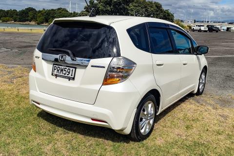 2010 Honda Fit S Hybrid / Jazz RS - Thumbnail