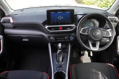 2022 Toyota Raize Hybrid Z - Thumbnail