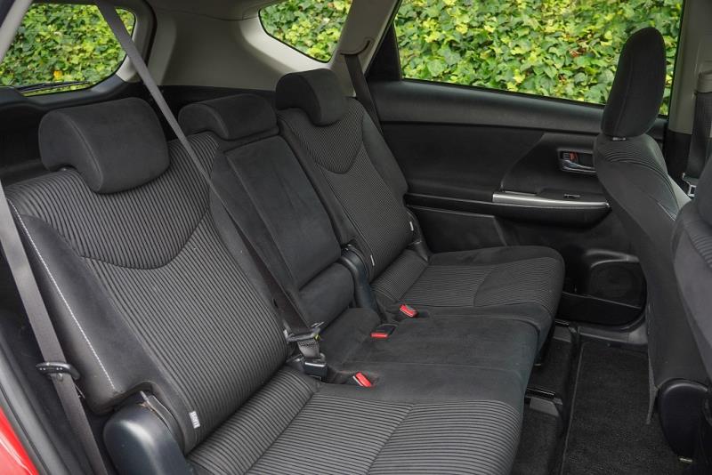 2016 Toyota Prius Alpha Hybrid