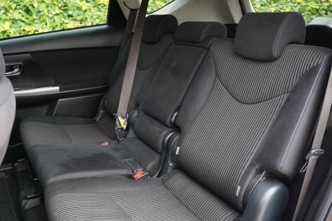 2016 Toyota Prius Alpha Hybrid - Thumbnail