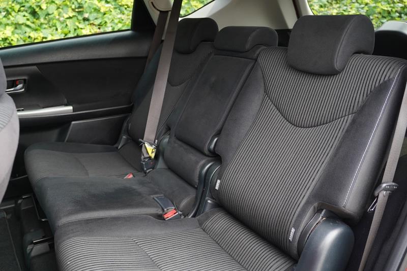 2016 Toyota Prius Alpha Hybrid