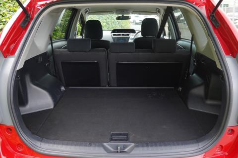 2016 Toyota Prius Alpha Hybrid - Thumbnail