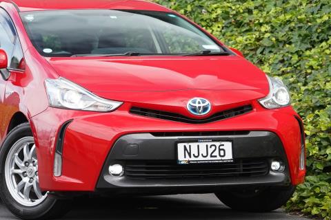 2016 Toyota Prius Alpha Hybrid - Thumbnail