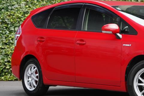 2016 Toyota Prius Alpha Hybrid - Thumbnail