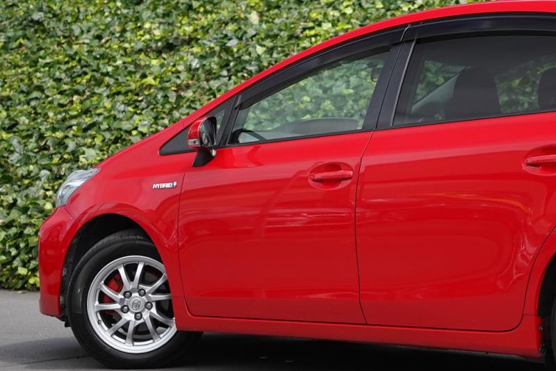 2016 Toyota Prius Alpha Hybrid