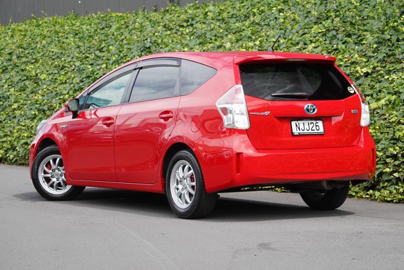 2016 Toyota Prius Alpha Hybrid