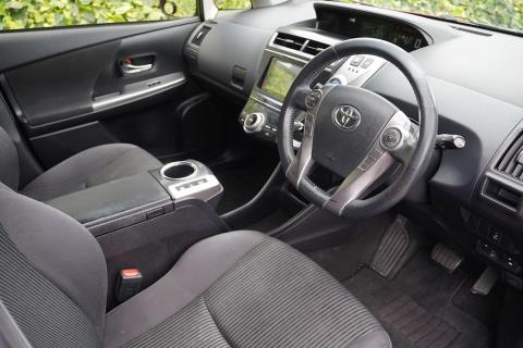 2016 Toyota Prius Alpha Hybrid - Thumbnail