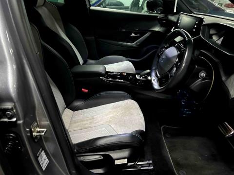 2021 Peugeot e-2008 GT Electric - Thumbnail