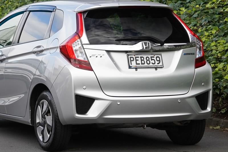 2014 Honda Fit Hybrid L / Jazz