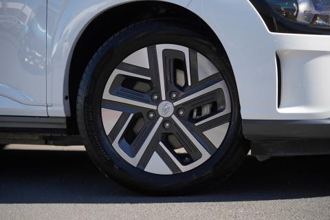 2022 Hyundai Kona EV 64kWh - Thumbnail