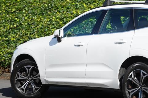 2022 Volvo XC60 B5 Mild Hybrid - Thumbnail