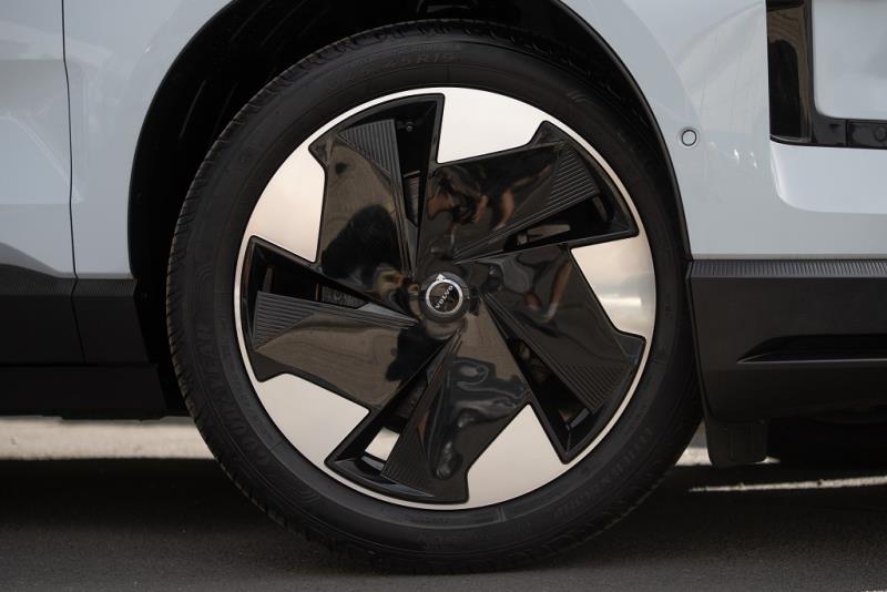 2024 Volvo EX30 Ultra Extended Range