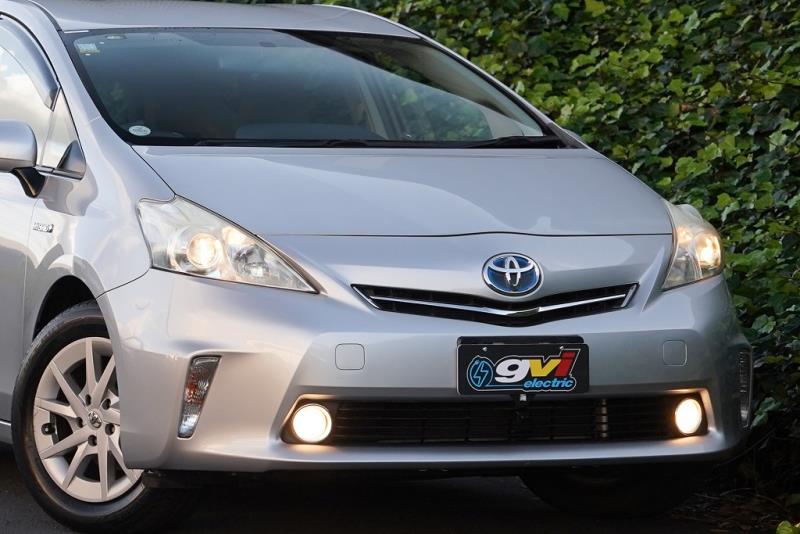 2014 Toyota Prius Alpha S