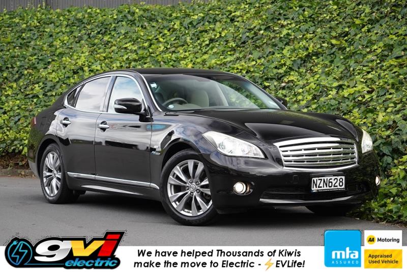 2012 Nissan Fuga Hybrid / Skyline