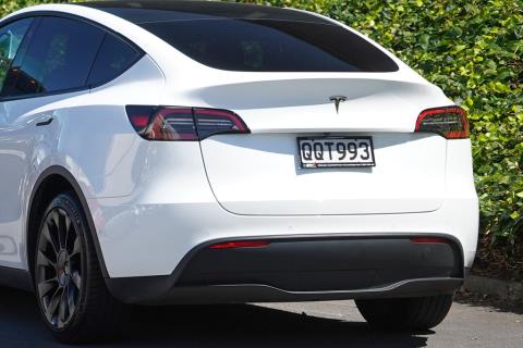 2024 Tesla Model Y RWD 60kWh - Thumbnail