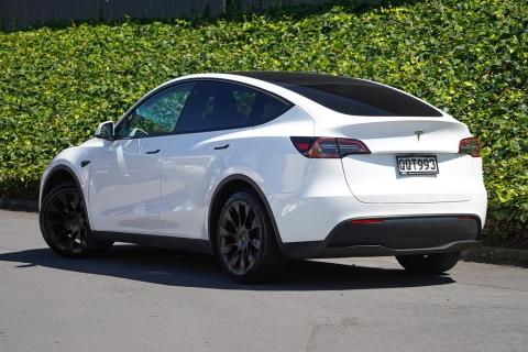 2024 Tesla Model Y RWD 60kWh - Thumbnail