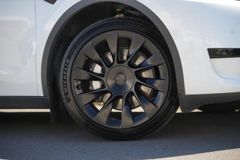 2024 Tesla Model Y RWD 60kWh - Thumbnail