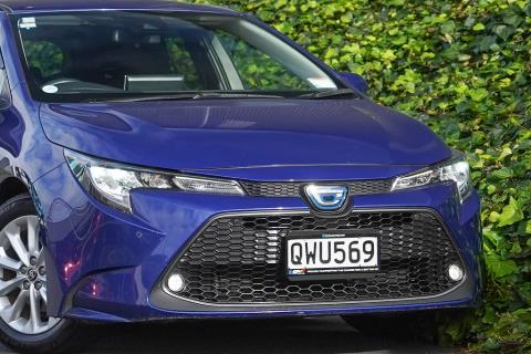 2019 Toyota Corolla Touring Hybrid - Thumbnail