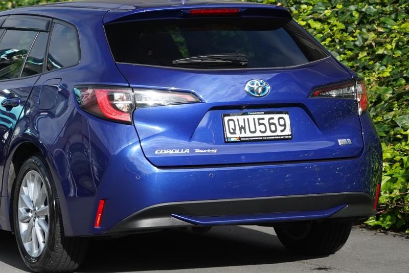 2019 Toyota Corolla Touring Hybrid