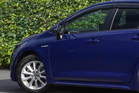 2019 Toyota Corolla Touring Hybrid - Thumbnail