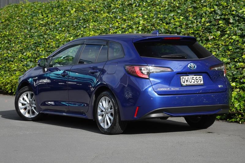 2019 Toyota Corolla Touring Hybrid