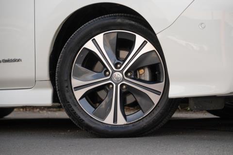 2018 Nissan Leaf 40G 84% SOH - Thumbnail