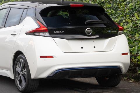 2018 Nissan Leaf 40G 84% SOH - Thumbnail