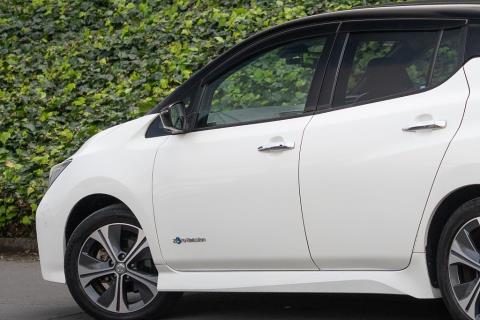 2018 Nissan Leaf 40G 84% SOH - Thumbnail
