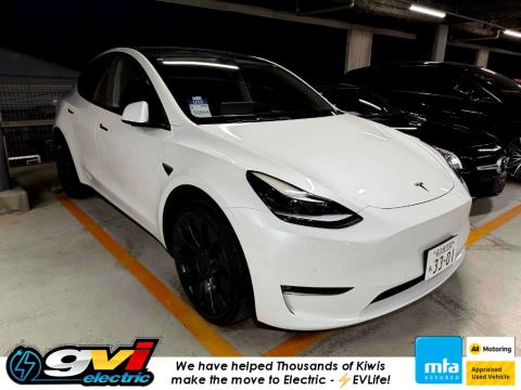 2023 Tesla Model Y Performance AWD - Thumbnail