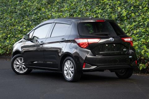 2017 Toyota Vitz Hybrid / Yaris - Thumbnail