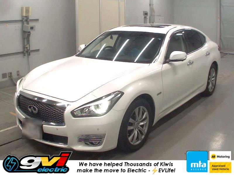 2015 Nissan Fuga Hybrid / Skyline