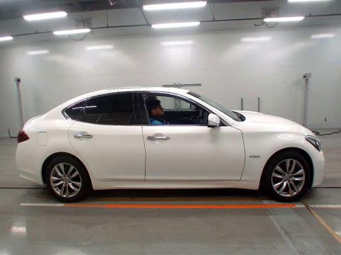 2015 Nissan Fuga Hybrid / Skyline - Thumbnail