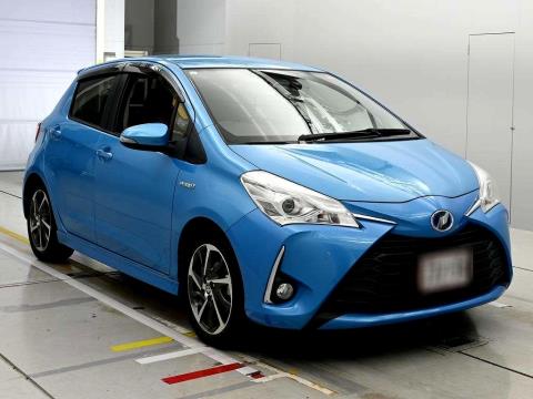 2017 Toyota Vitz Hybrid - Thumbnail