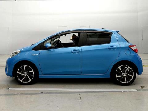 2017 Toyota Vitz Hybrid - Thumbnail