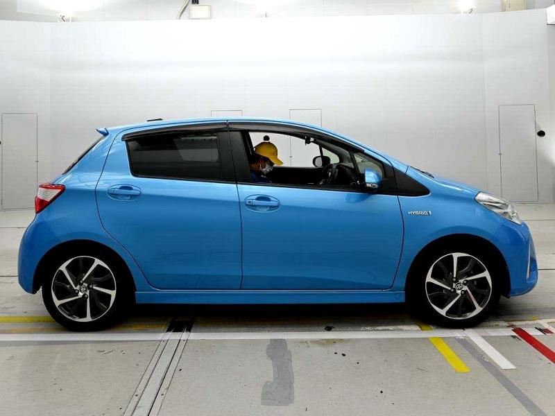 2017 Toyota Vitz Hybrid