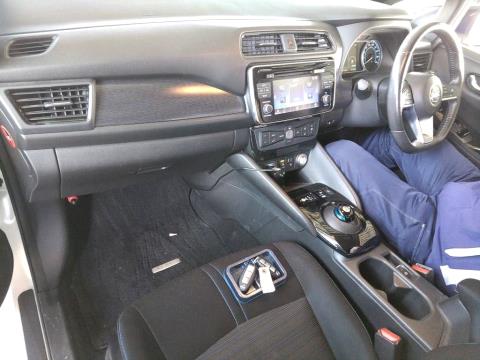 2017 Nissan Leaf 40G 84% SOH - Thumbnail