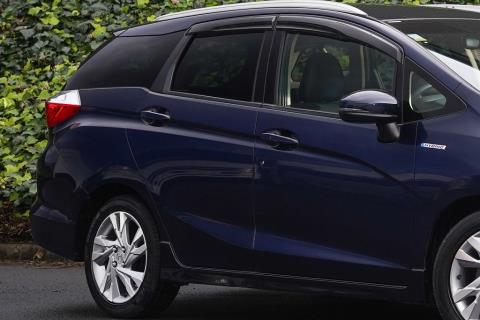 2015 Honda Shuttle Z Hybrid - Thumbnail