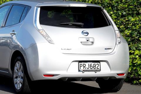 2016 Nissan Leaf 30X 60% SOH - Thumbnail