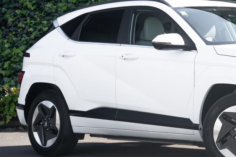 2023 Hyundai Kona Voyage 64kWh