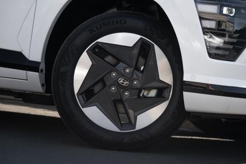 2023 Hyundai Kona Voyage 64kWh - Thumbnail