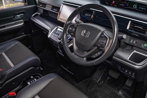 2017 Honda Step Wagon - Thumbnail
